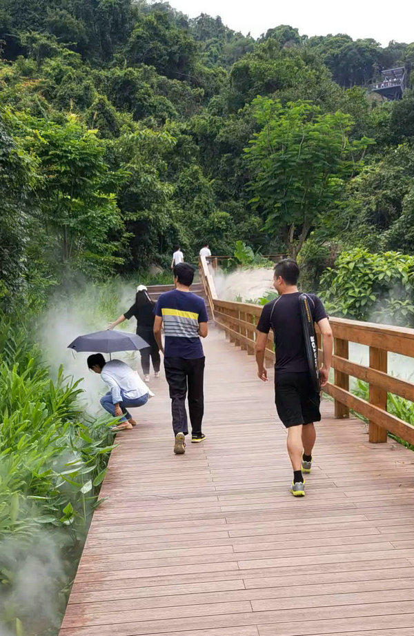 路途中，時而沾花惹草，時而風(fēng)度翩翩